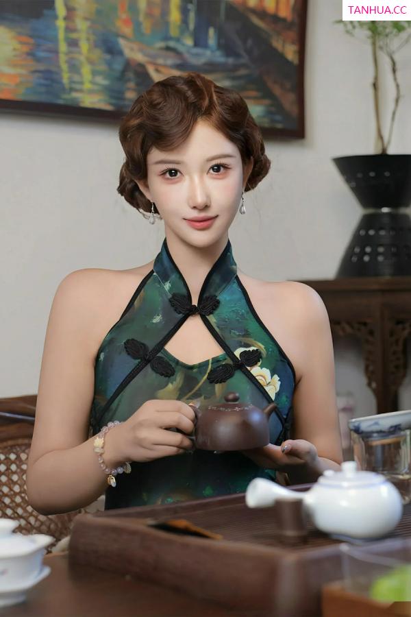   [XiuRen]高清写真图 2025.09.26 No.10815 金允希Yuki 绿色旗袍第6张图片